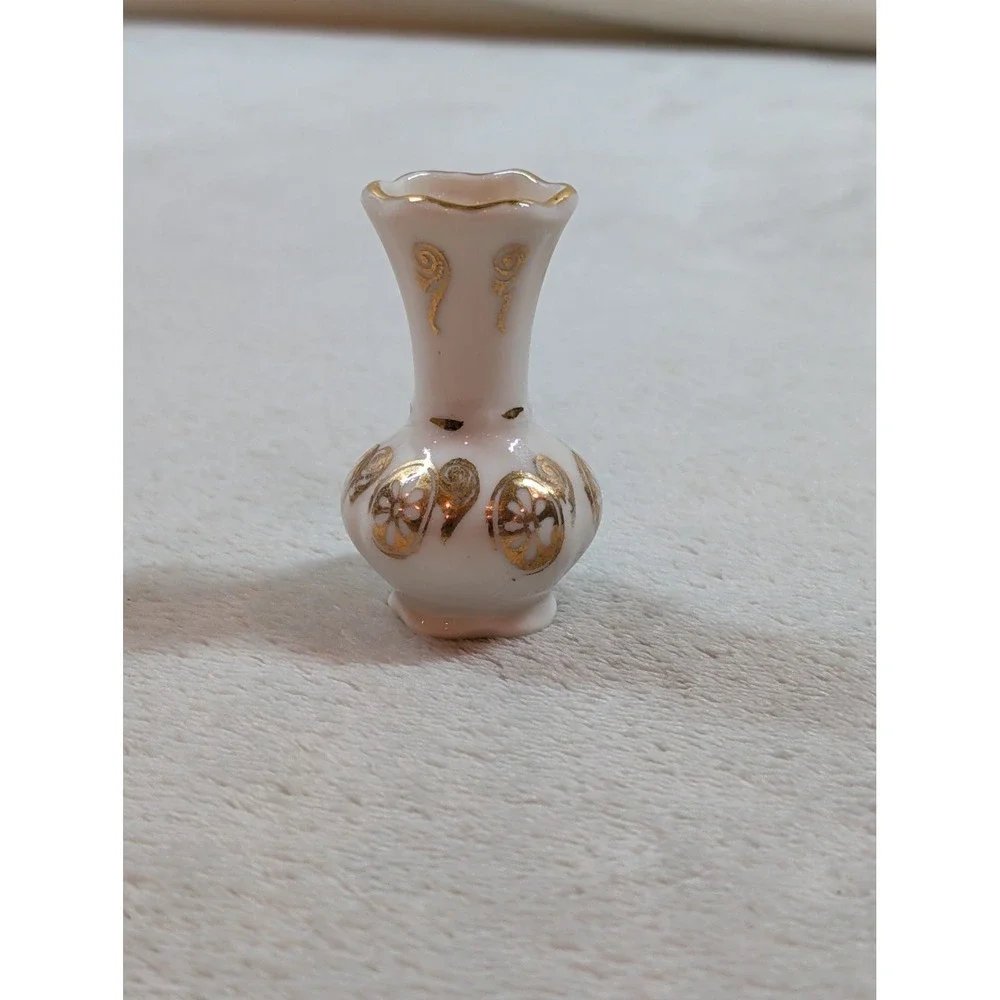 Vintage‎ Miniature Porcelain Bud Vase White Gold Floral Scalloped Rim 2 Inch